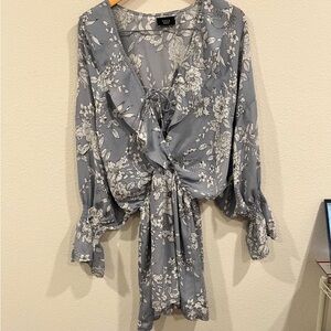 BOGO SALEVici blue and white floral faux wrap mini dress long sleeve size med